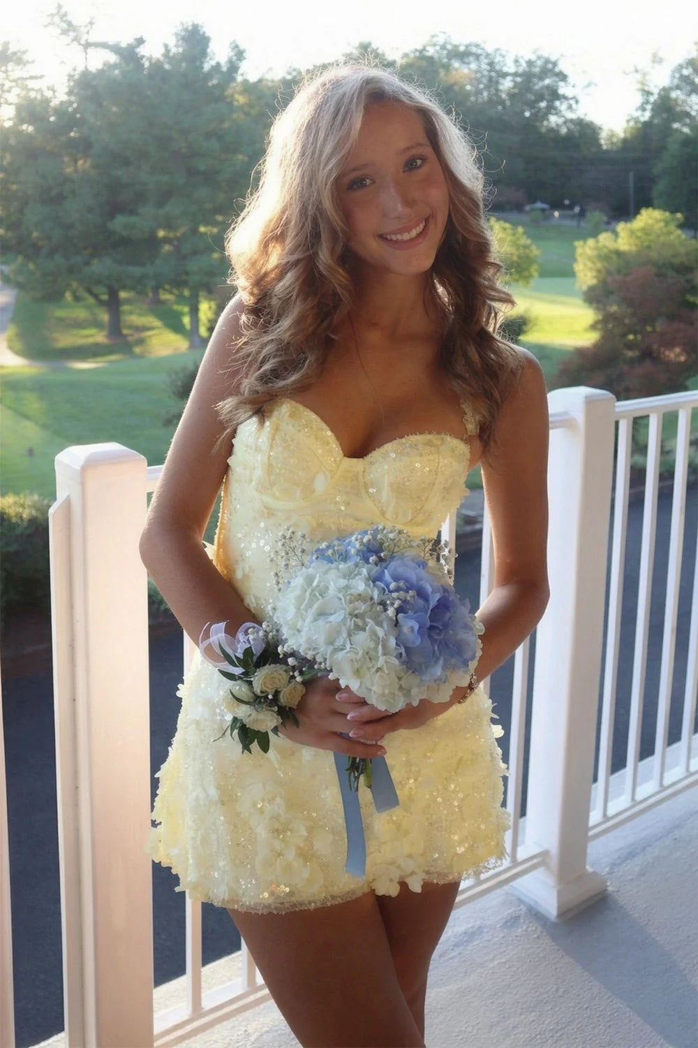 Gorgeous A Line Sweetheart White Short Homecoming Dress with Appliques Beading